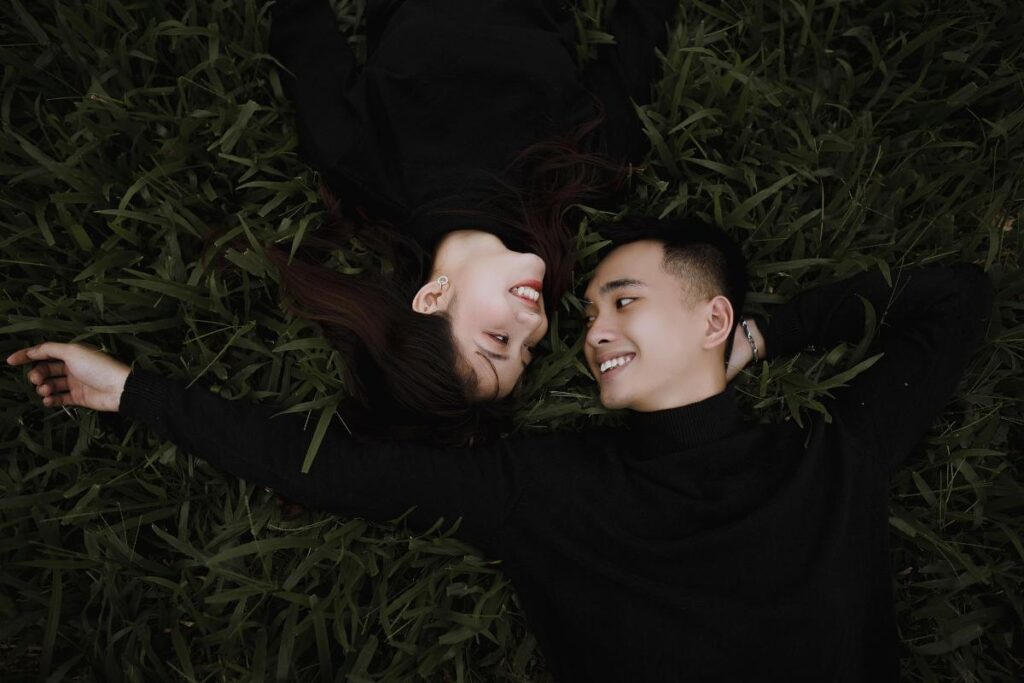 GOOD LISTENING COUPLE 11