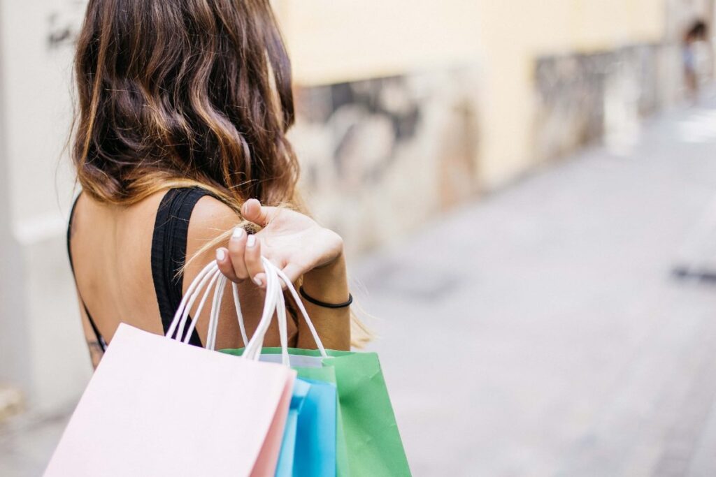প্রয়োজন নেই তবুও কেনাকাটা করি many shoping